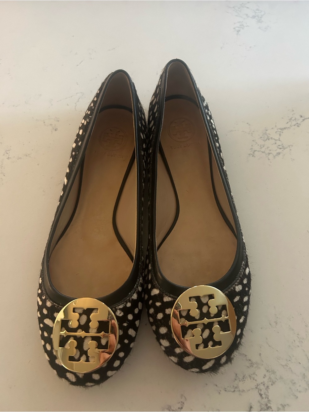 Tory Burch Black & White pony hair polkadot
-Style Ballet Flats